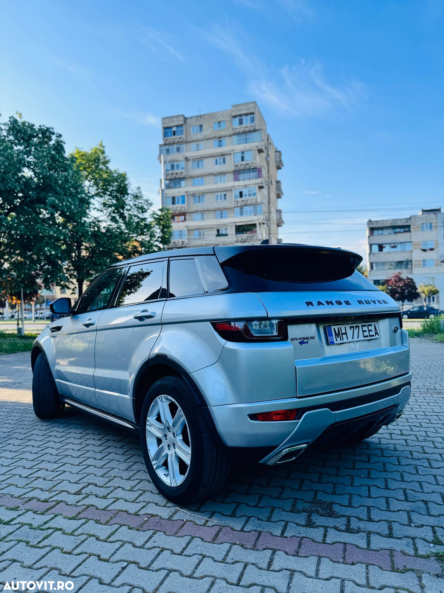 Land Rover Range Rover Evoque 2.0 D180 R-Dynamic - 3