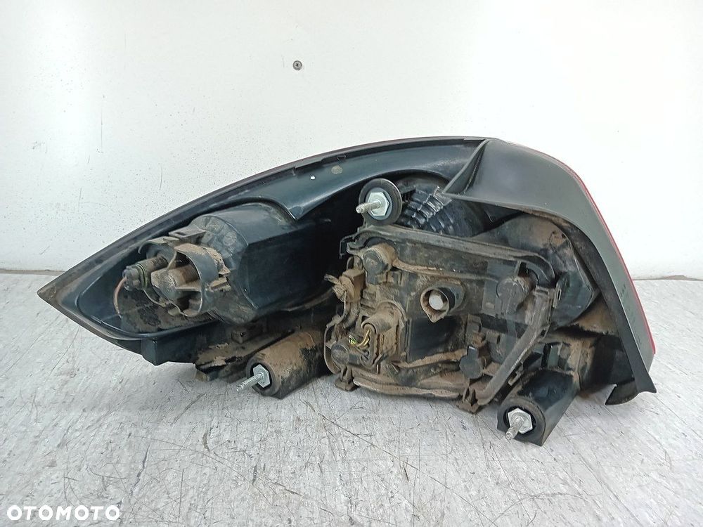 LAMPA TYLNA PRAWA FIAT LINEA 51753752 20190999 SEDAN - 3