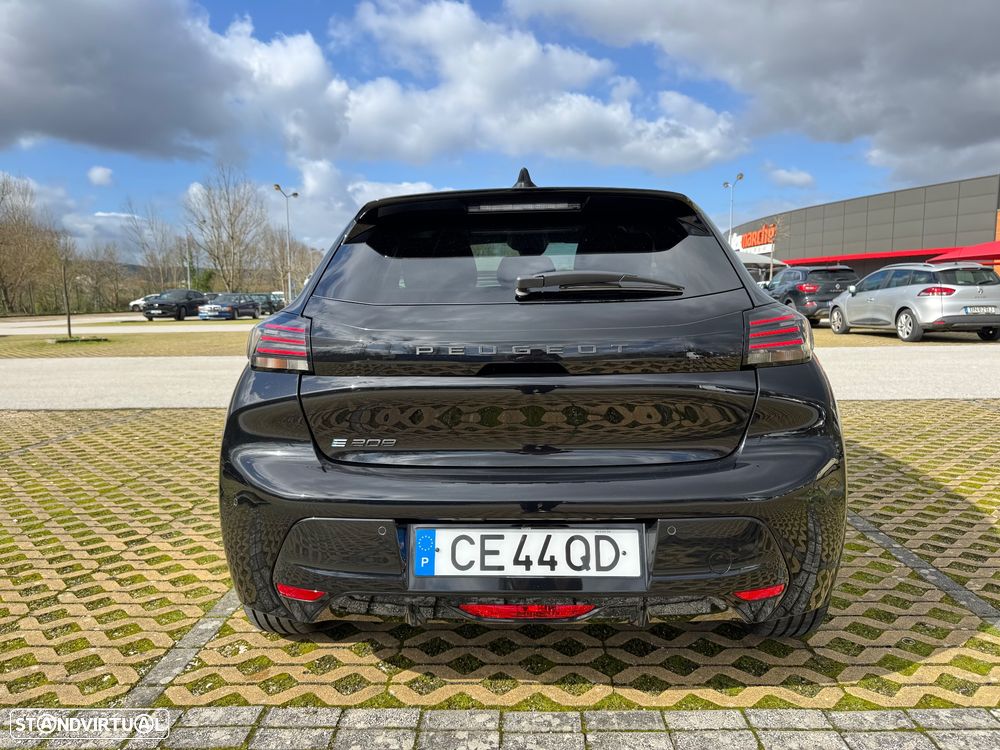 Peugeot e-208 Allure - 9