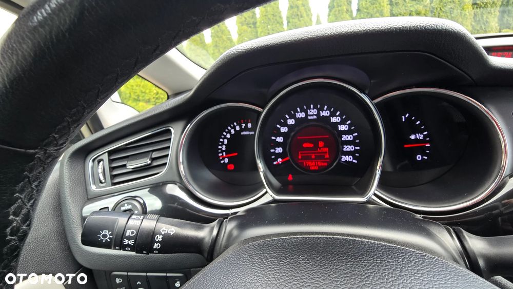 Kia Ceed - 40