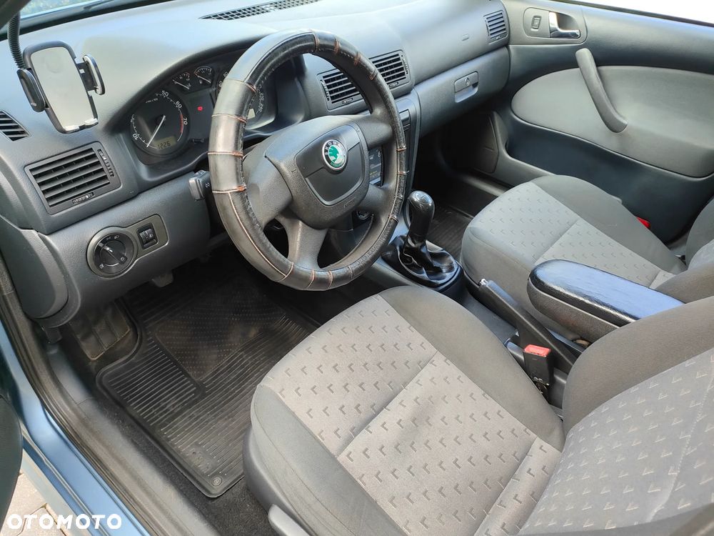 Skoda Octavia 1.6 Tour Classic - 12
