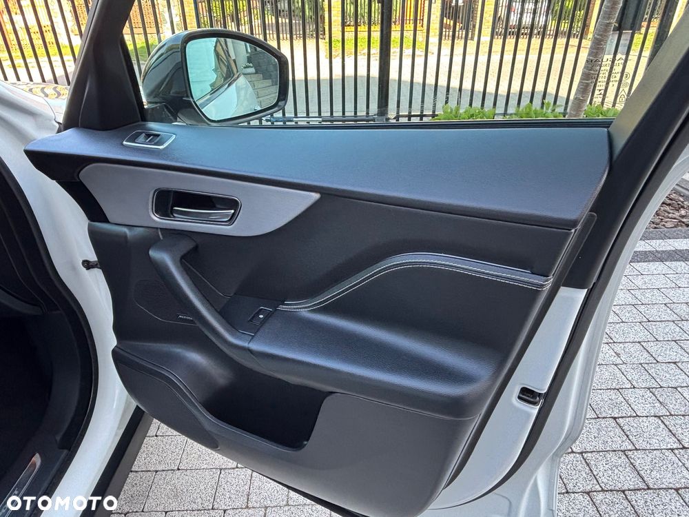 Jaguar F-Pace 2.0 i4D AWD R-Sport - 23