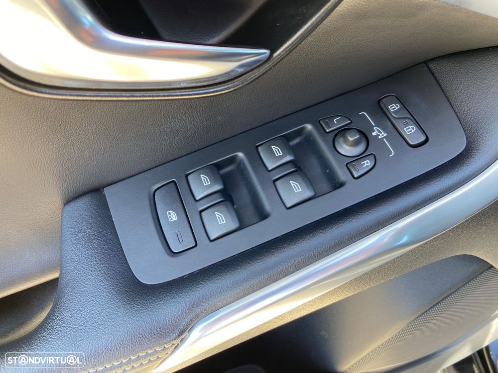 Volvo V40 2.0 D4 R-Design Momentum - 10