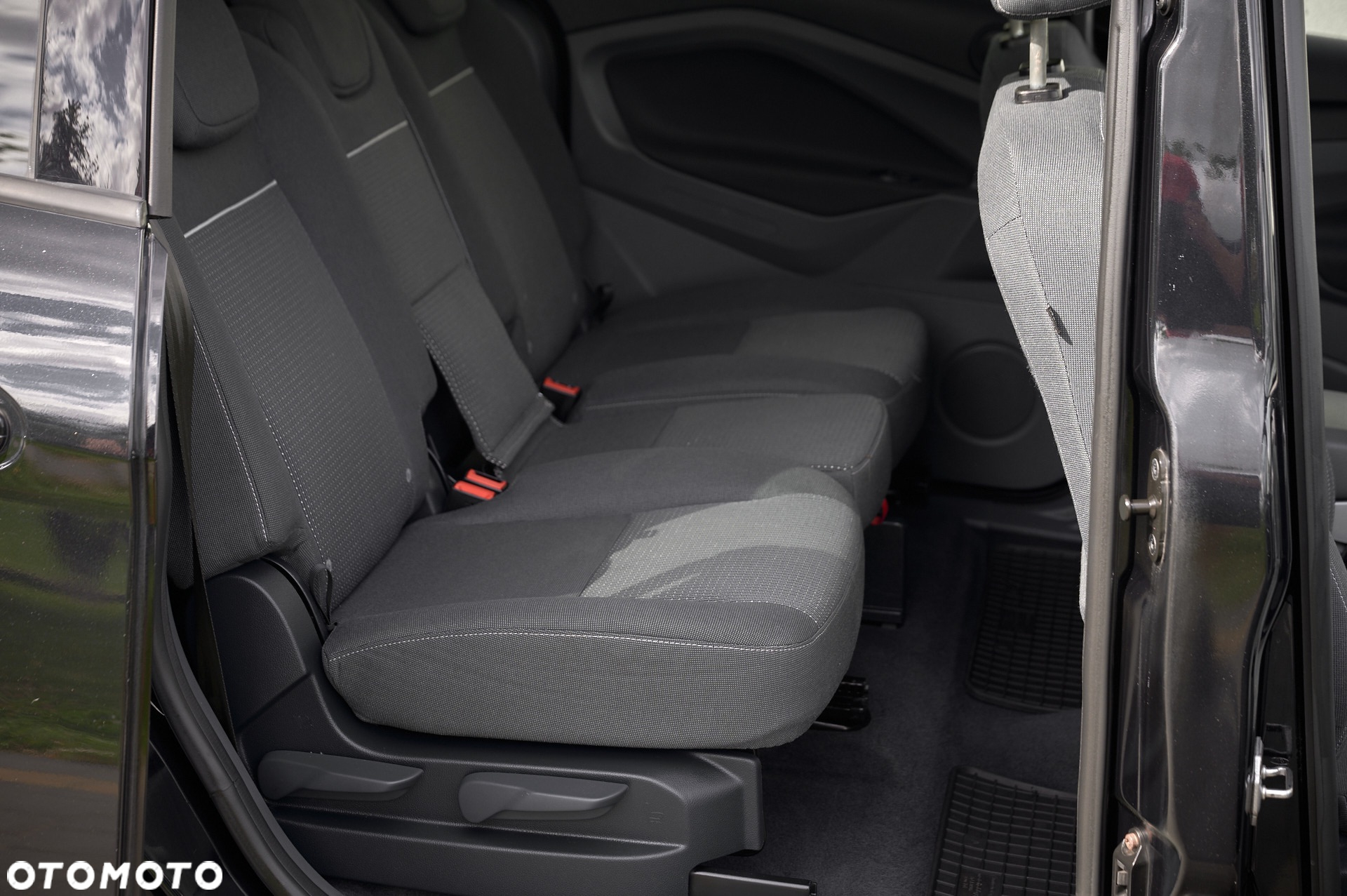 Ford Grand C-MAX - 25