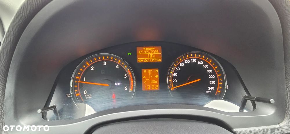 Toyota Avensis - 12