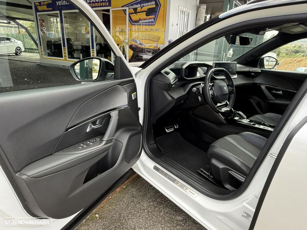 Peugeot 2008 1.2 PureTech GT EAT8 - 23