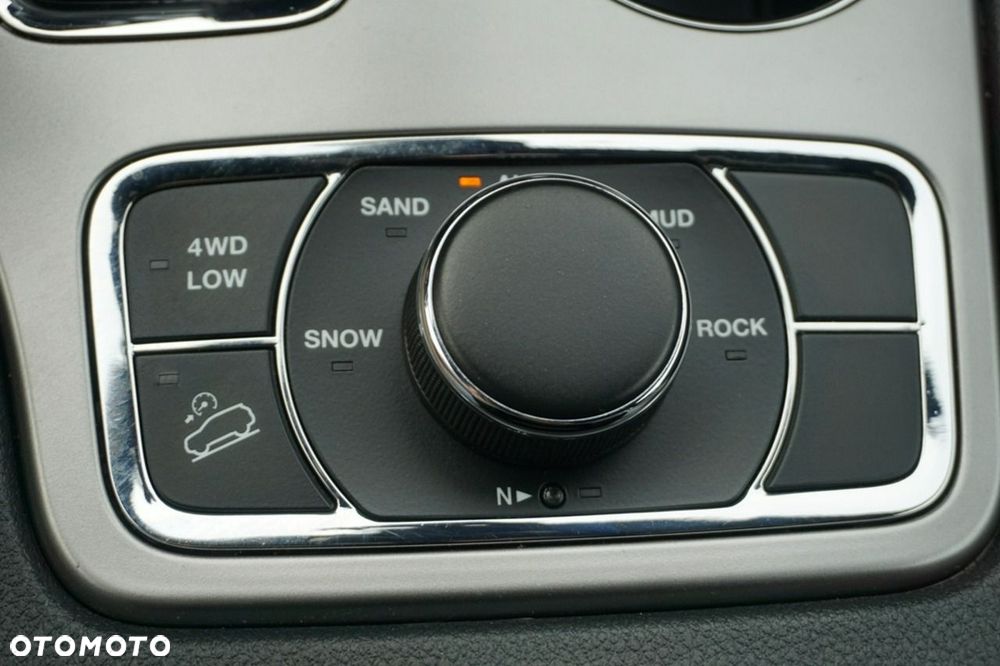 Jeep Grand Cherokee - 23