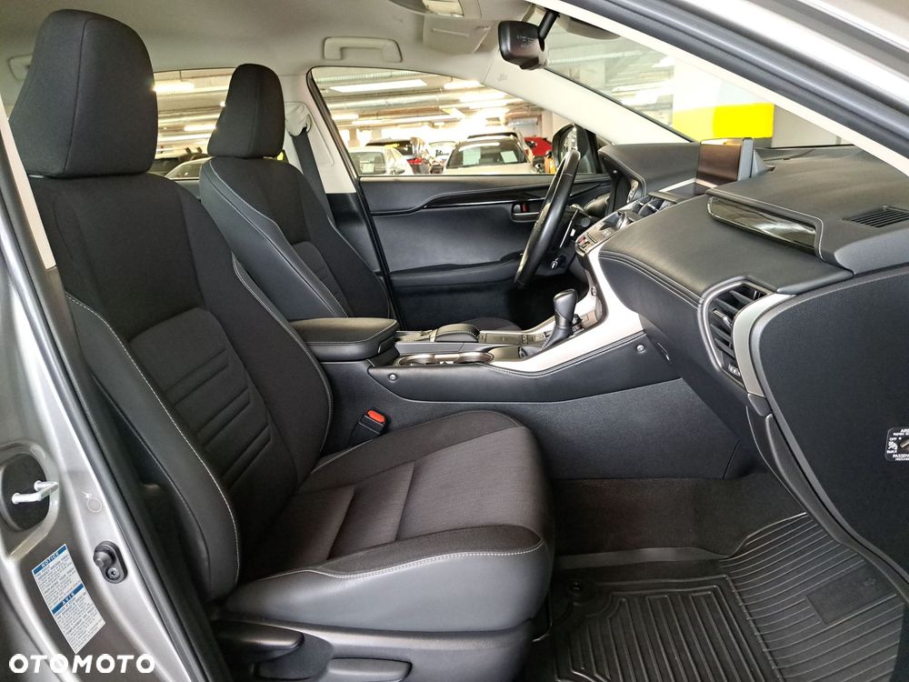 Lexus NX 300h Business Edition AWD - 16