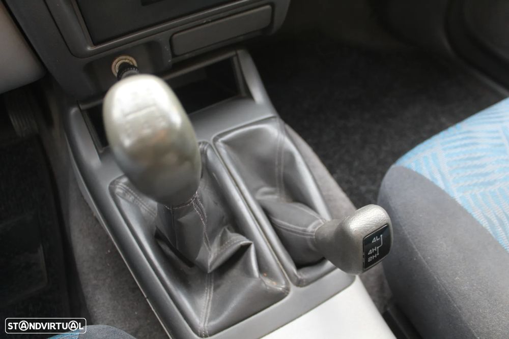 Mitsubishi Pajero Sport 2.5 TD GLS - 16