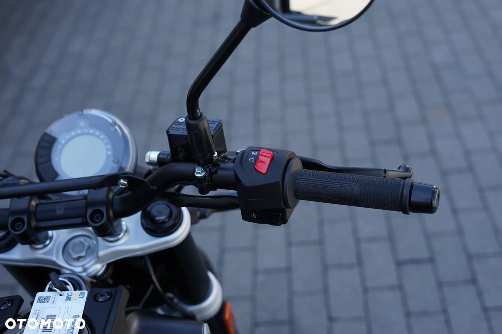 Husqvarna Svartpilen - 17