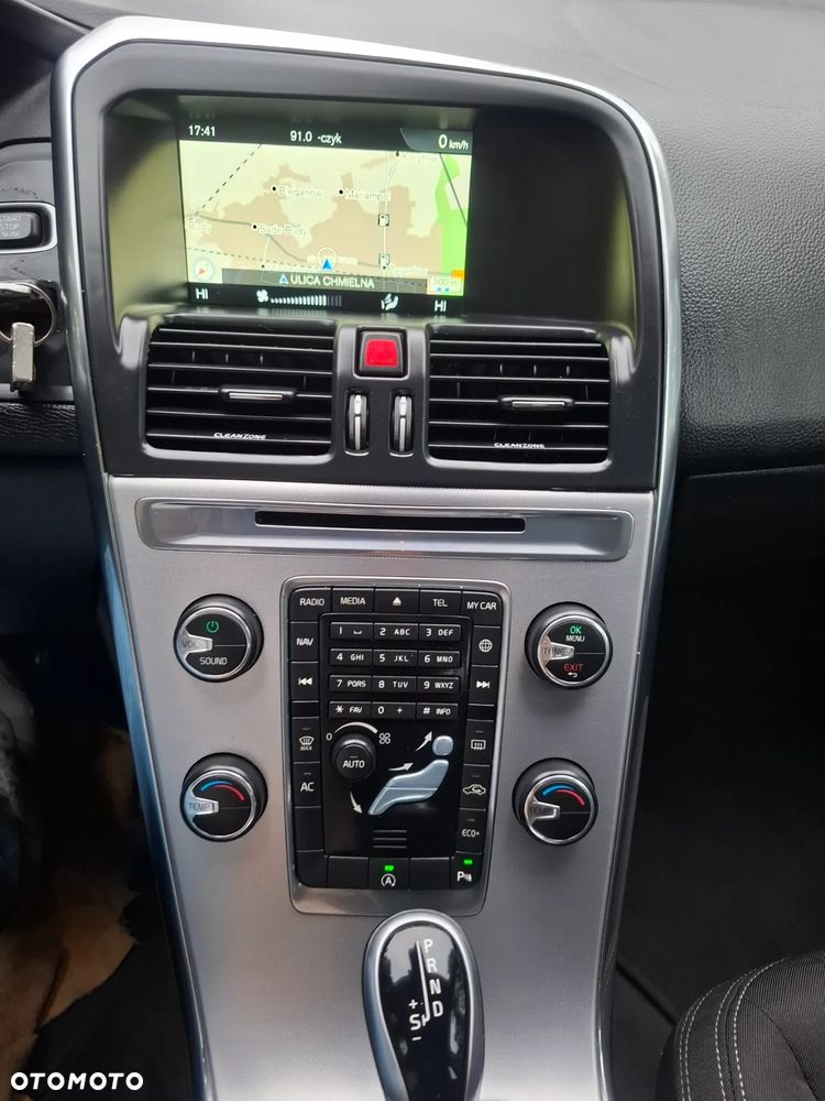 Volvo XC 60 D3 Drive-E R-Design Kinetic - 17