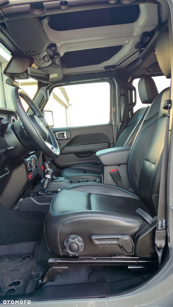 Jeep Wrangler - 12