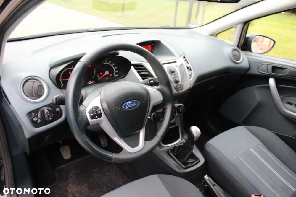 Ford Fiesta - 24