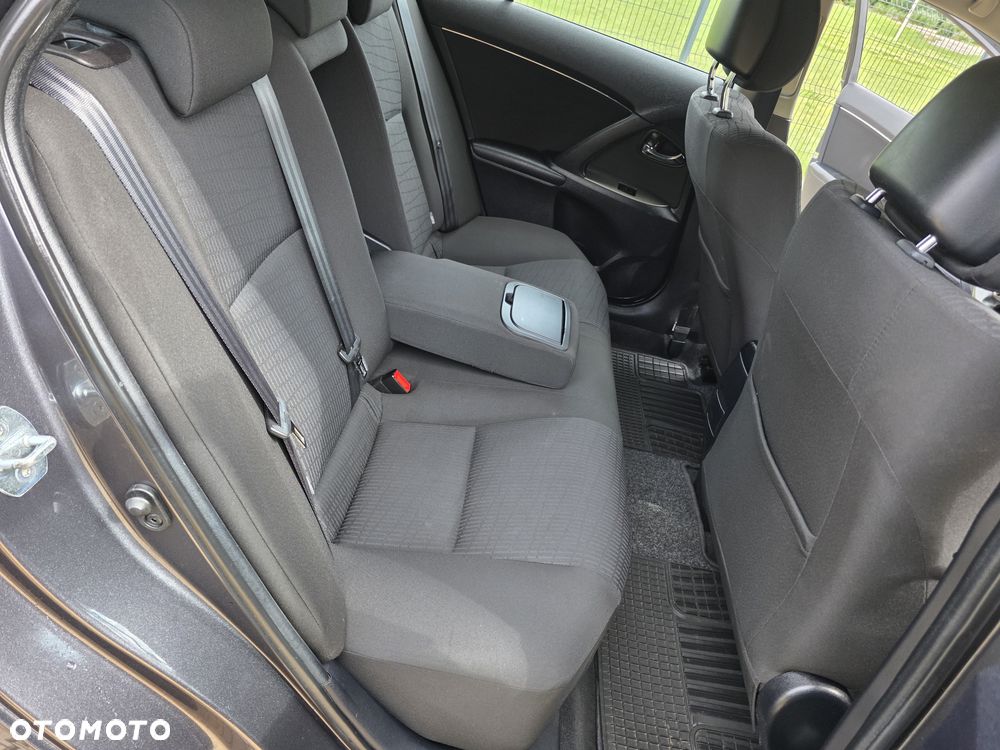 Toyota Avensis 1.8 Sol plus - 11