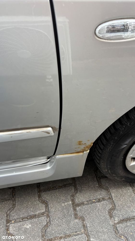 Suzuki Liana 1.6 - 12