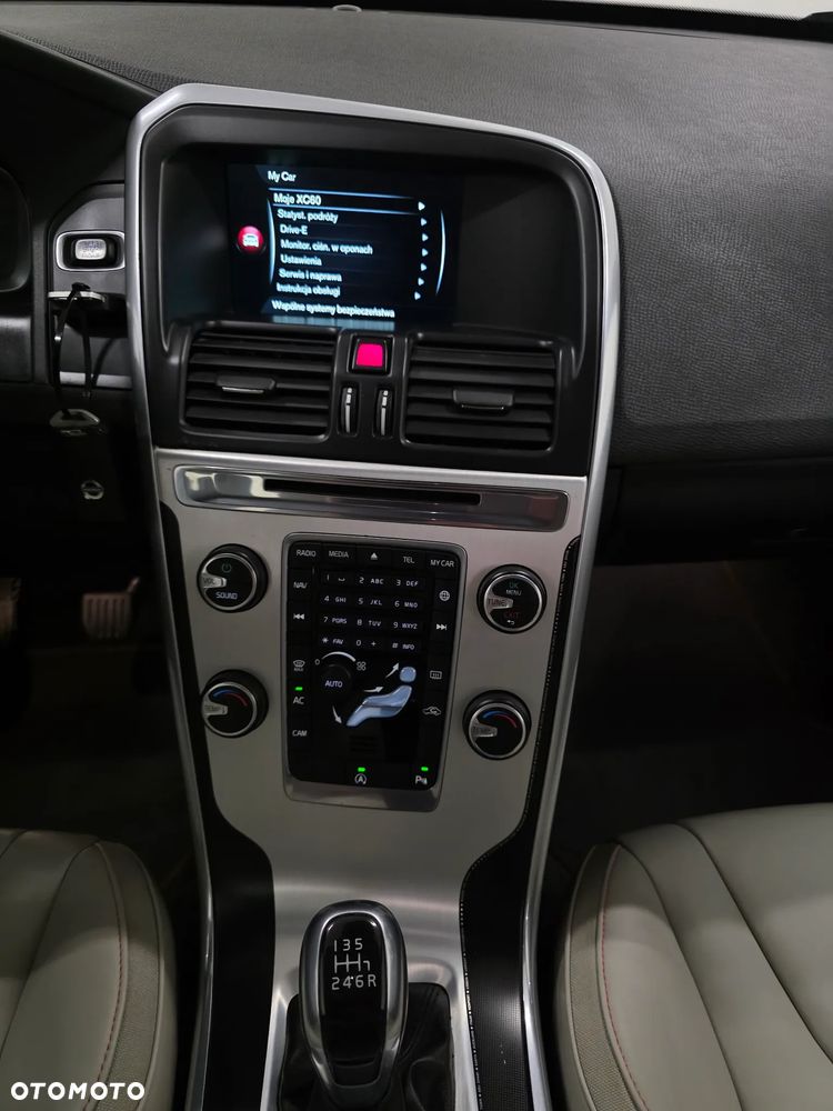 Volvo XC 60 D3 Drive-E Ocean Race - 13