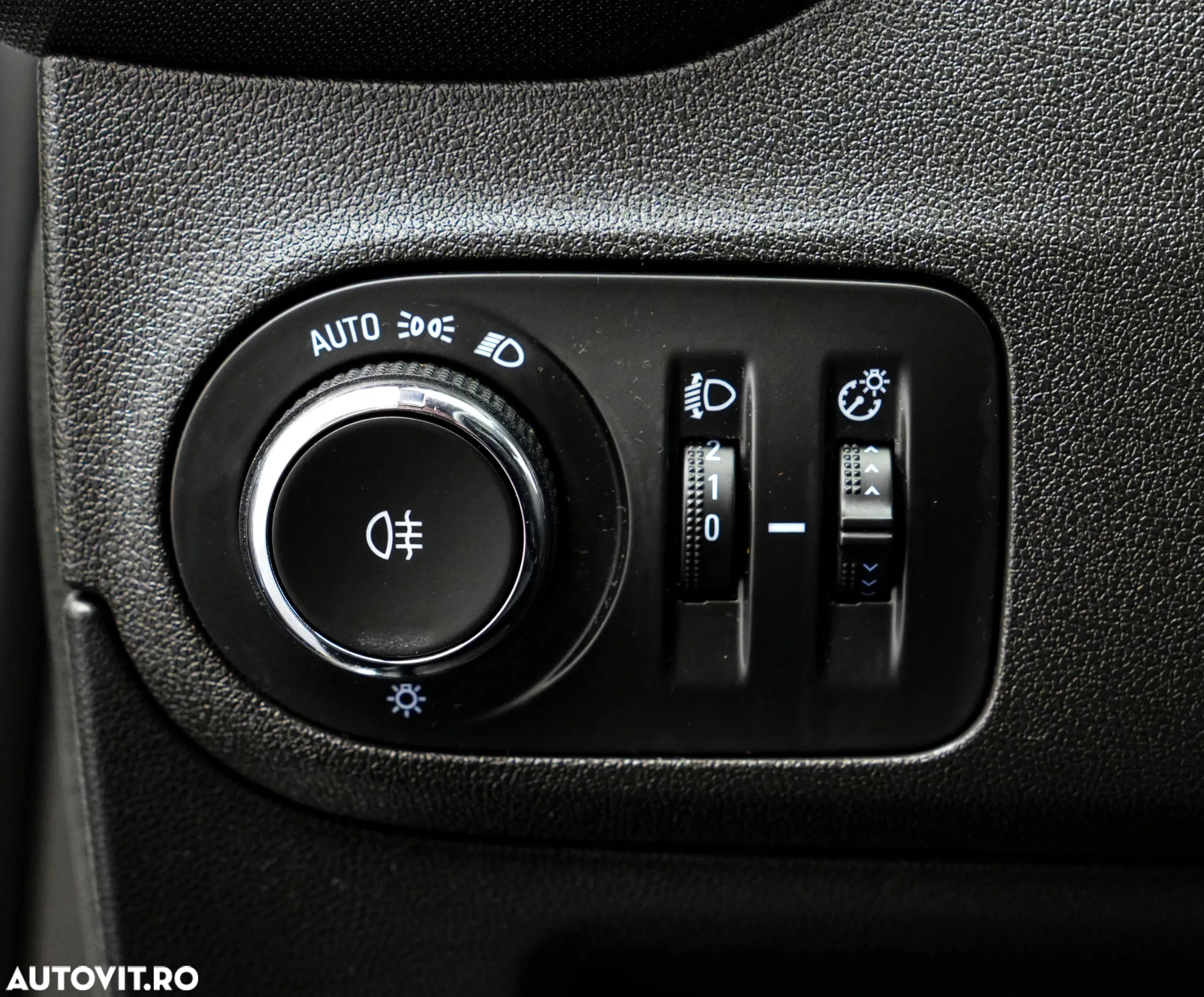 Opel Crossland X 1.2 Innovation - 29