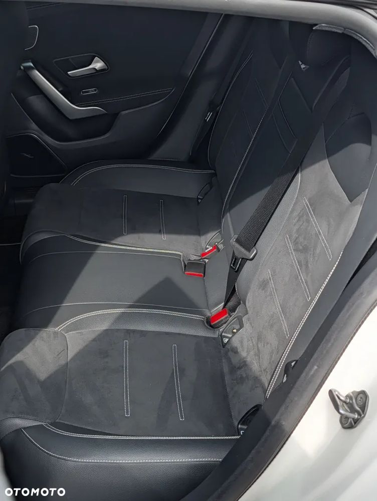 Mercedes-Benz CLA 200 7G-DCT Entry - 20