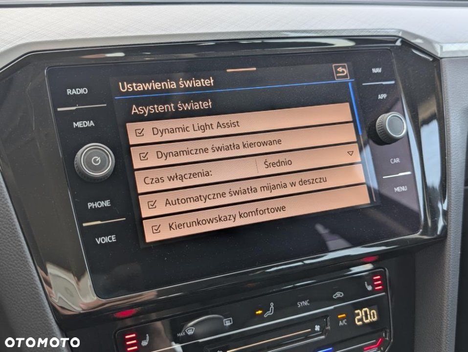 Volkswagen Passat - 20