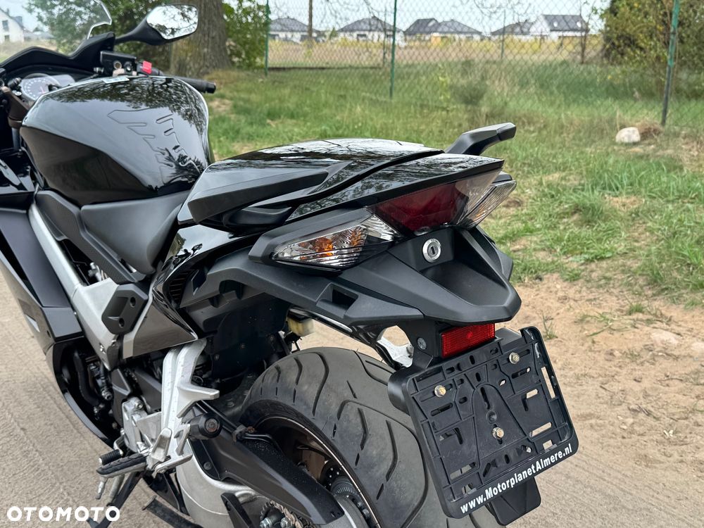 Honda VFR - 13