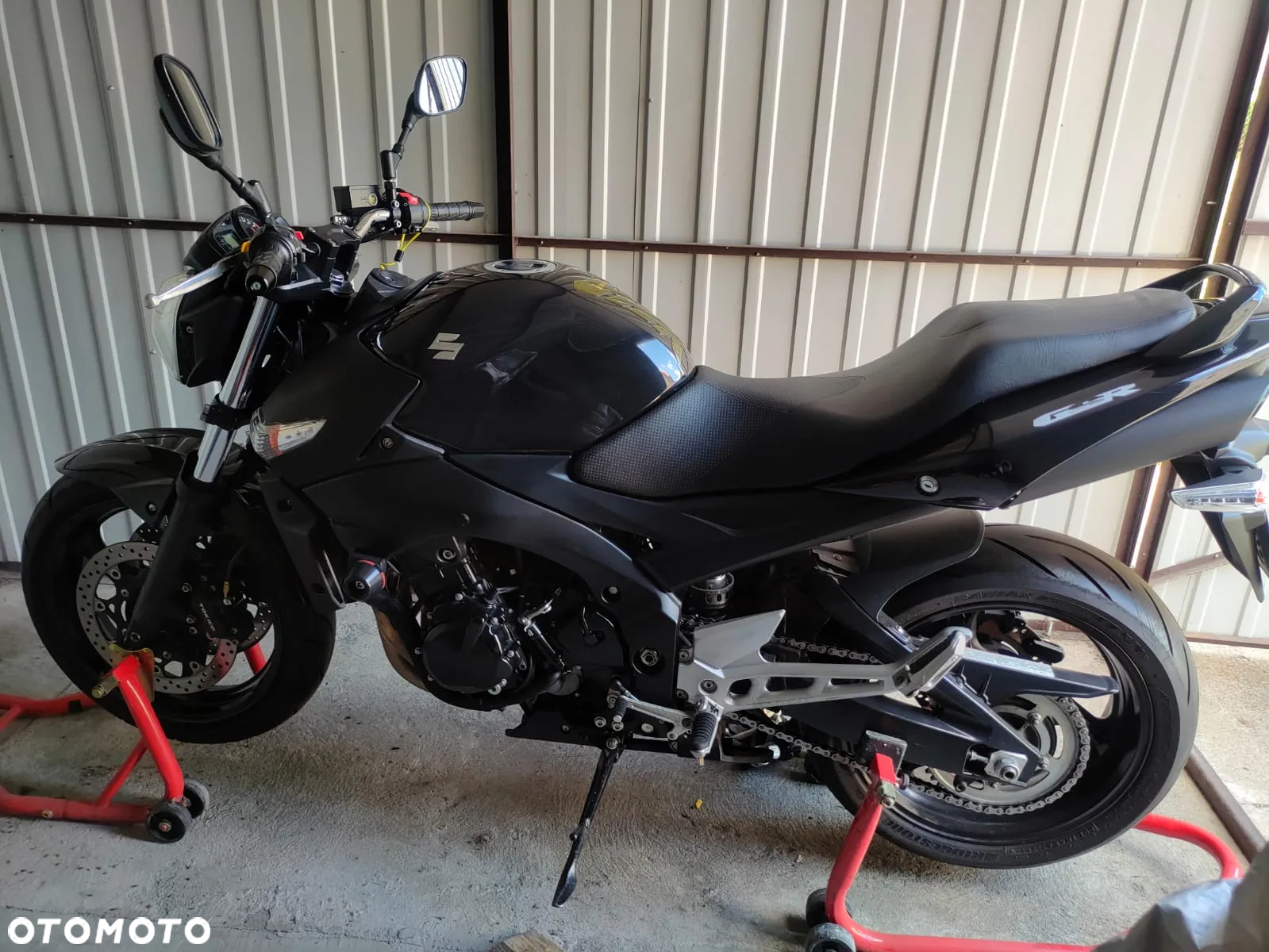 Suzuki GSR - 8