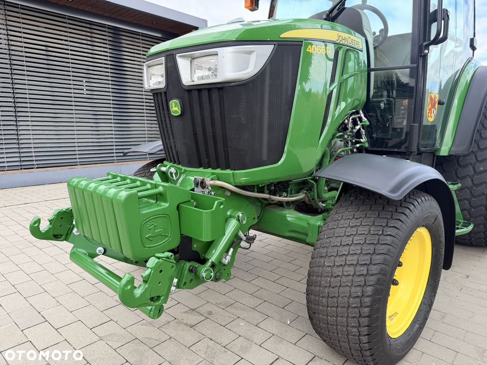 John Deere 4066R - 17