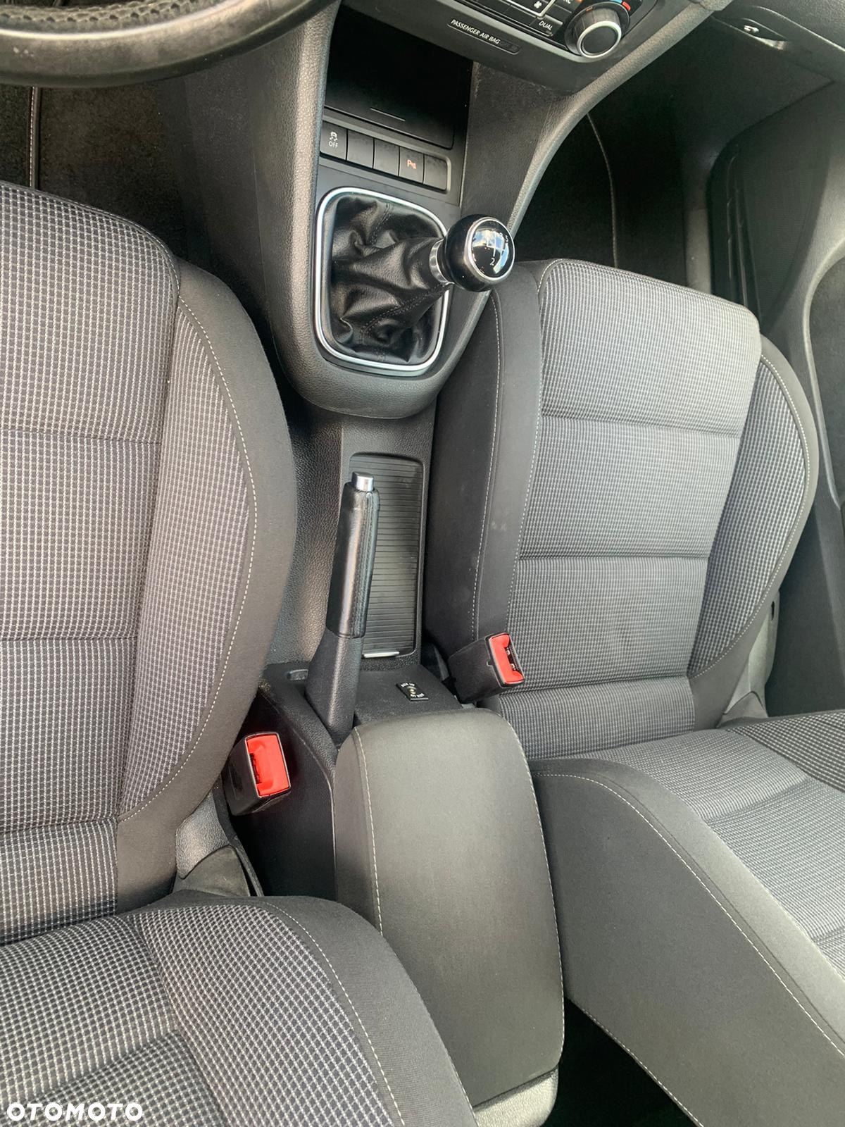 Volkswagen Golf 1.6 TDI DPF BlueMotion Technology Comfortline - 20