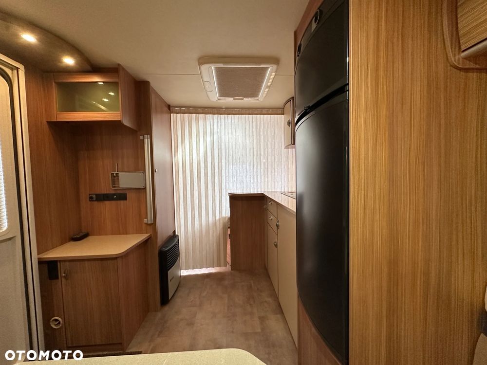 Burstner AVERSO 465 TS FIFTY z napędem i markizą pompowaną. - 15