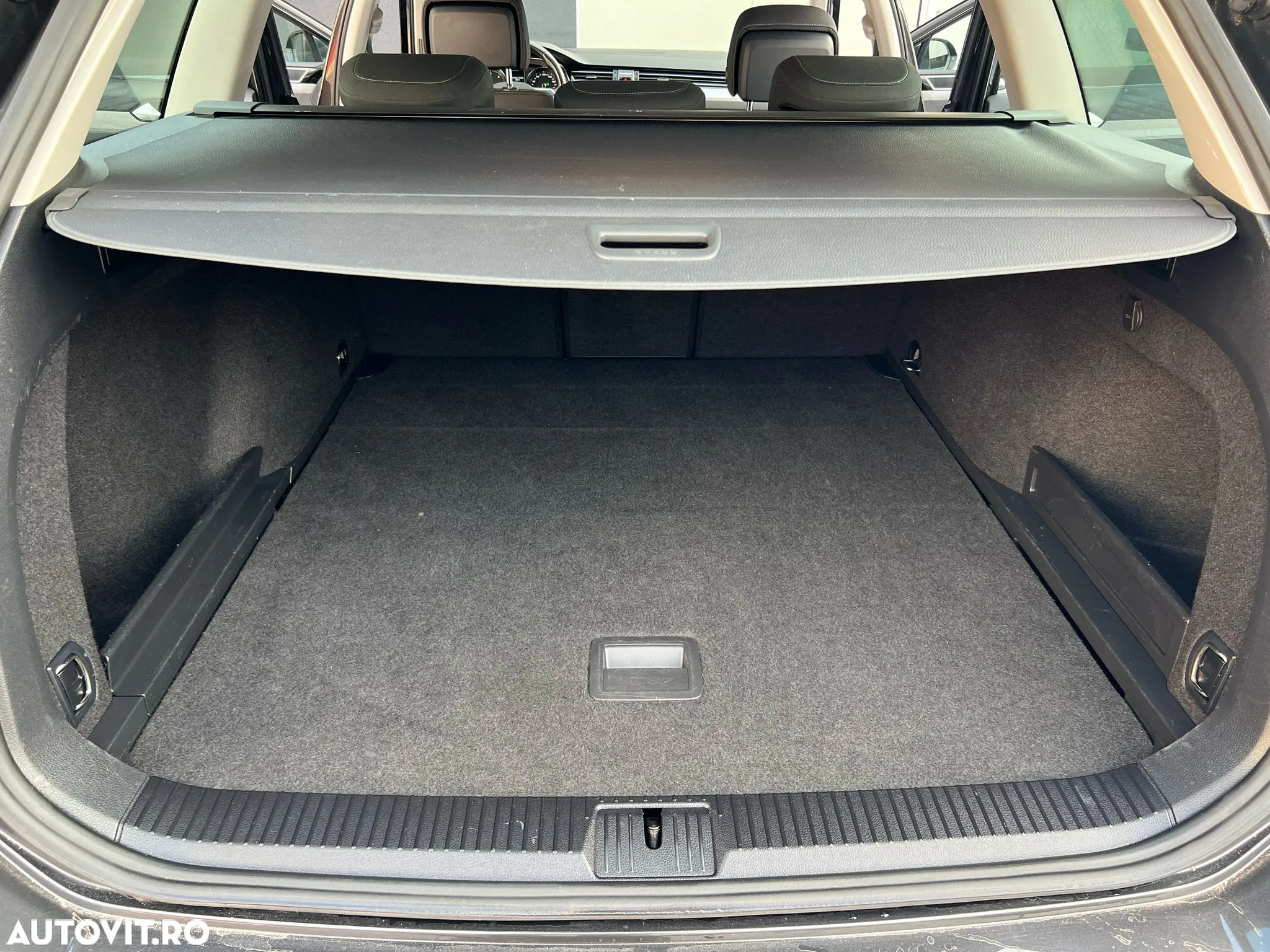 Volkswagen Passat Variant 2.0 TDI SCR DSG Business - 13