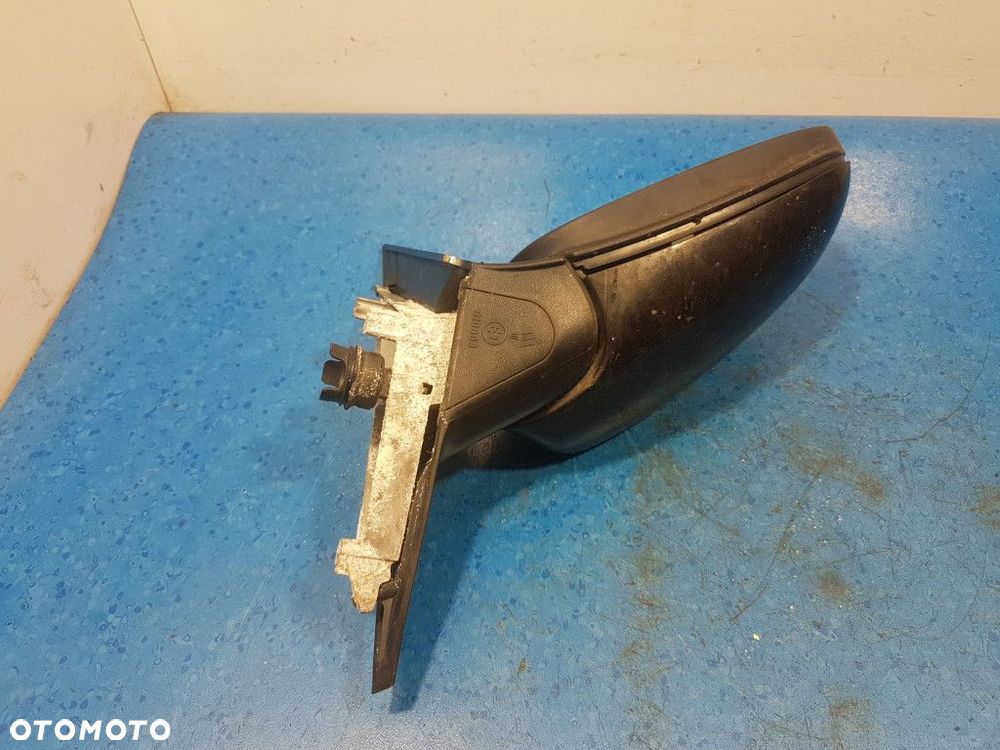 BMW 1 E87 LUSTERKO PRAWE 475 - 5