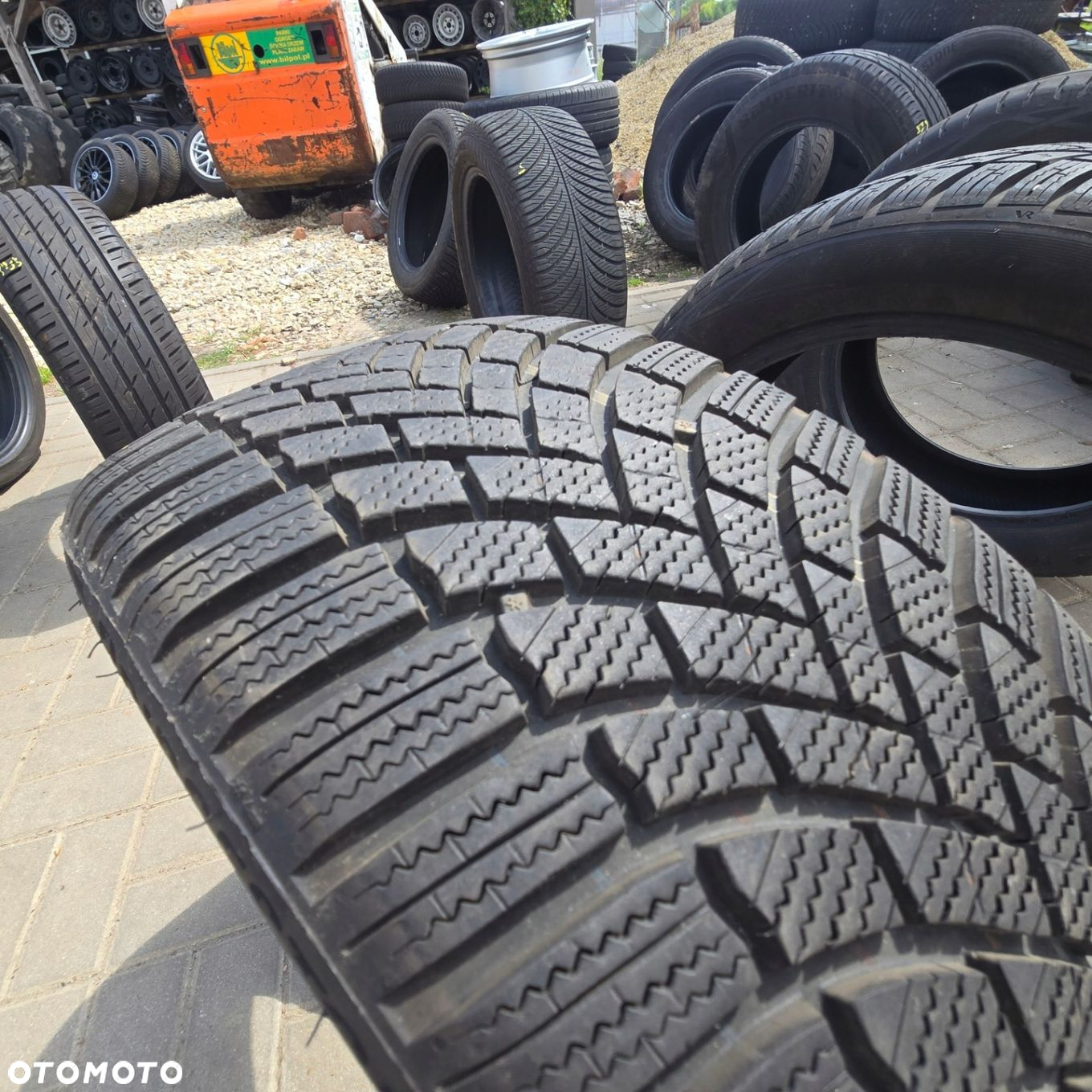 BRIDGESTONE BLIZZAK LM005 225/40R18 92V 23R 1X - 2