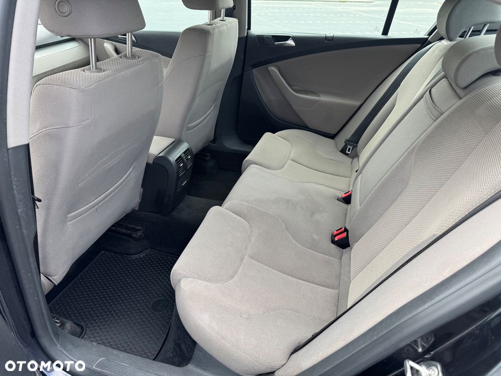 Volkswagen Passat 2.0 TDI Comfortline - 13
