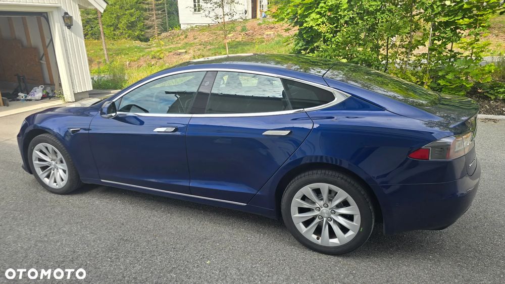 Tesla Model S - 9