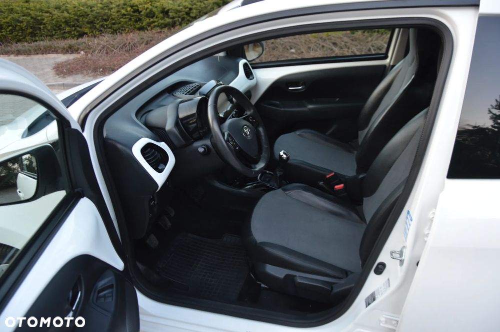 Toyota Aygo x mit x-business Paket - 13