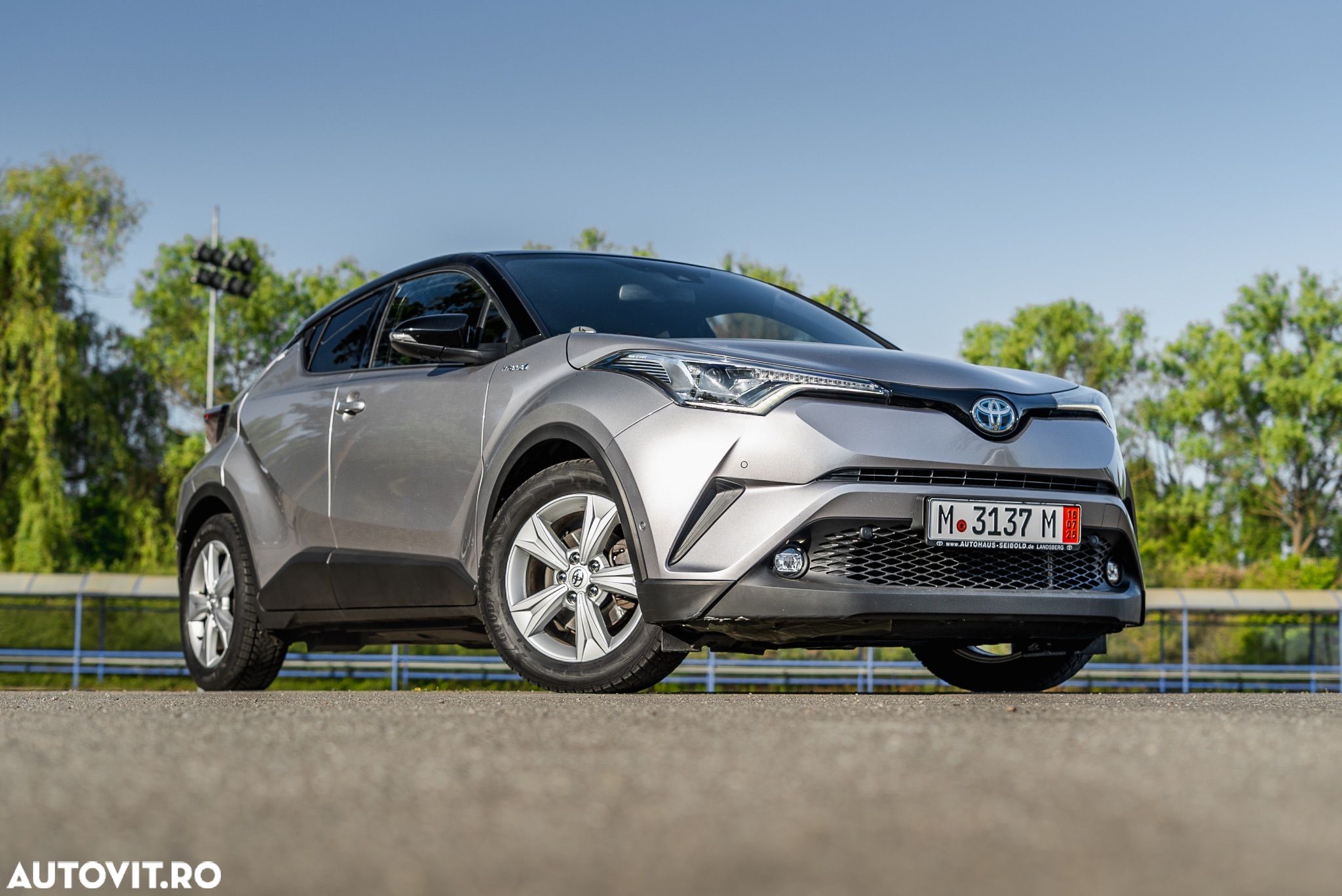 Toyota C-HR Hybrid Lounge - 1