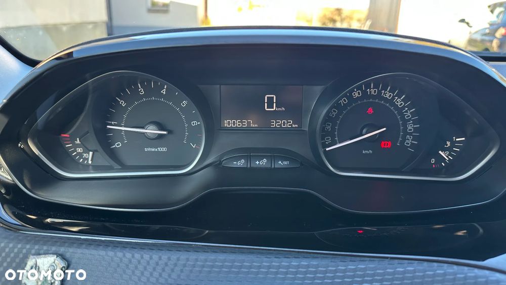 Peugeot 208 1.2 PureTech Allure S&S - 19