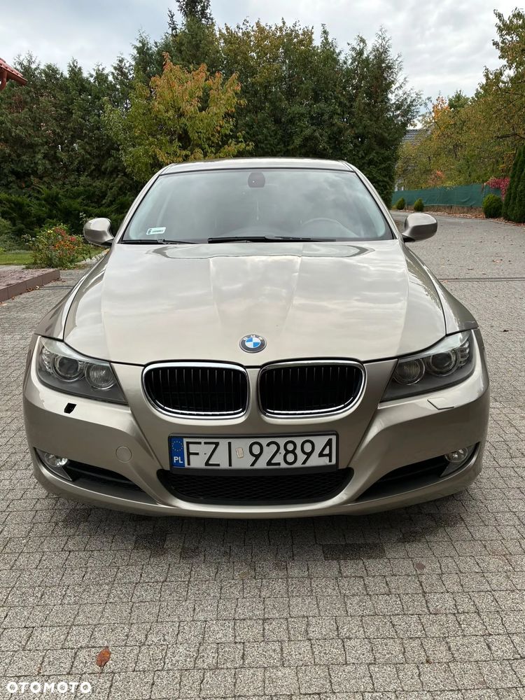 BMW 318I 2009 photo 2