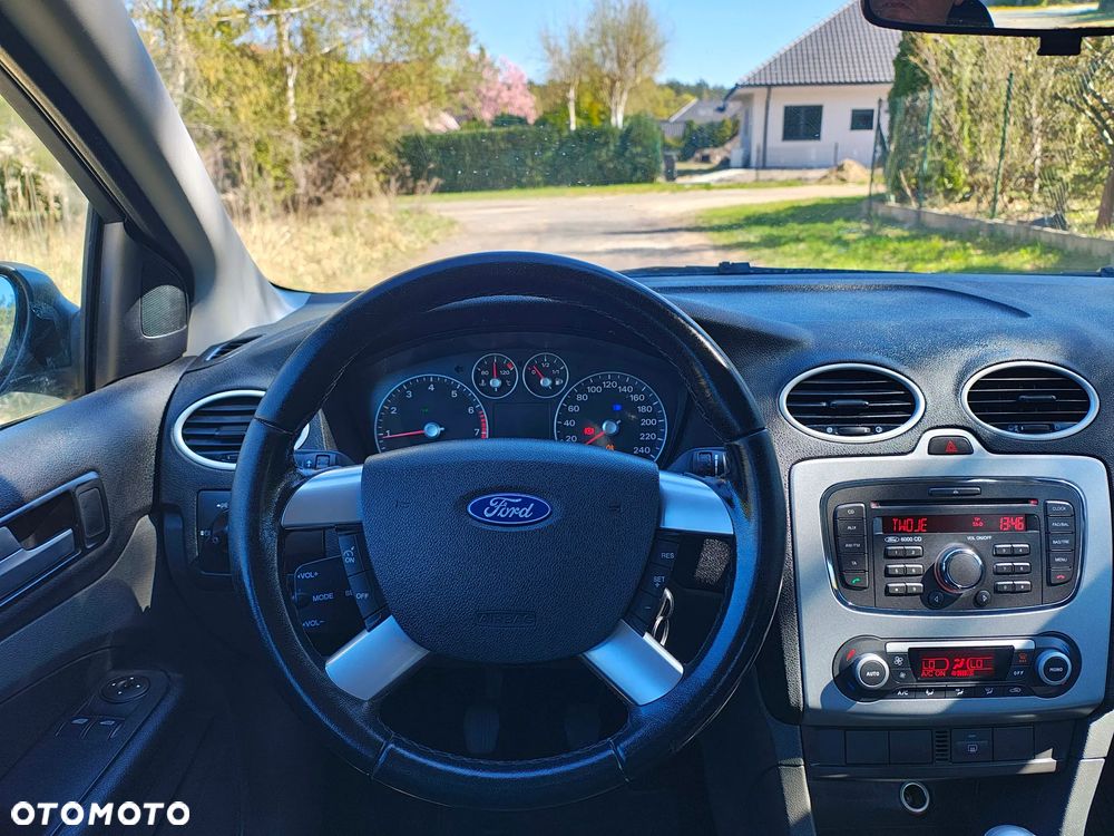 Ford Focus 1.6 16V Ghia - 26