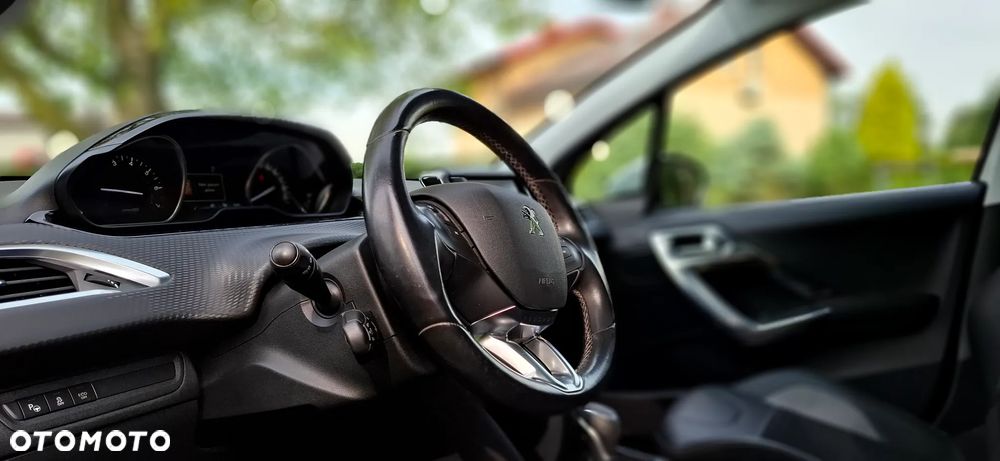 Peugeot 2008 1.2 Pure Tech GPF Allure S&S EAT6 - 20