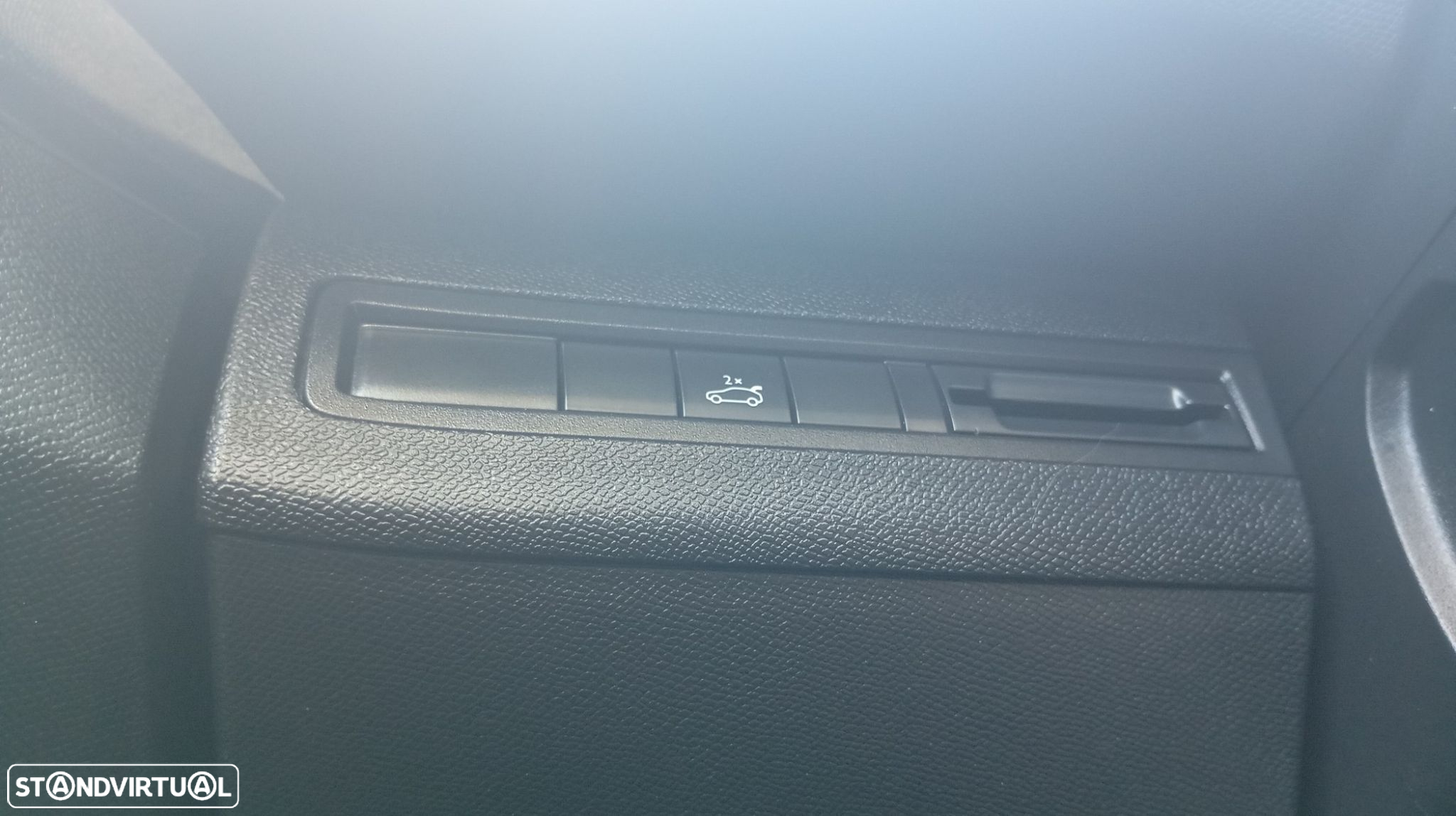 Peugeot 3008 PureTech 130 Stop & Start GPF EAT8 Allure Business-Pack - 36