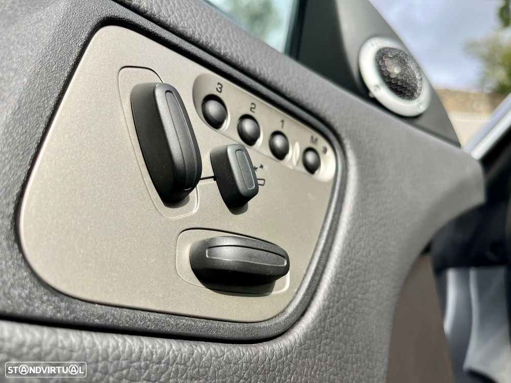 Jaguar XK 4.2 V8 Coupé - 40