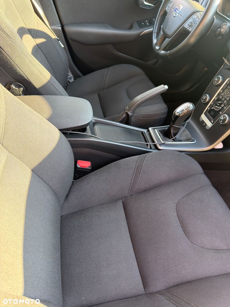 Volvo V40 D2 - 10