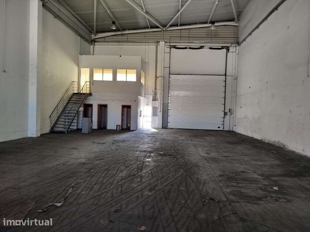 Armazém para arrendar em Famões - Odivelas - Grande imagem: 2/10