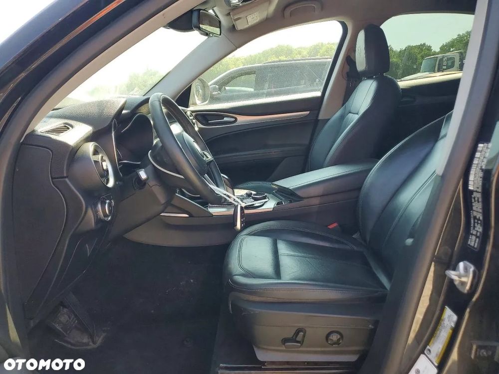 Alfa Romeo Stelvio 2.0 Turbo 16V AT8-Q4 Ti - 8