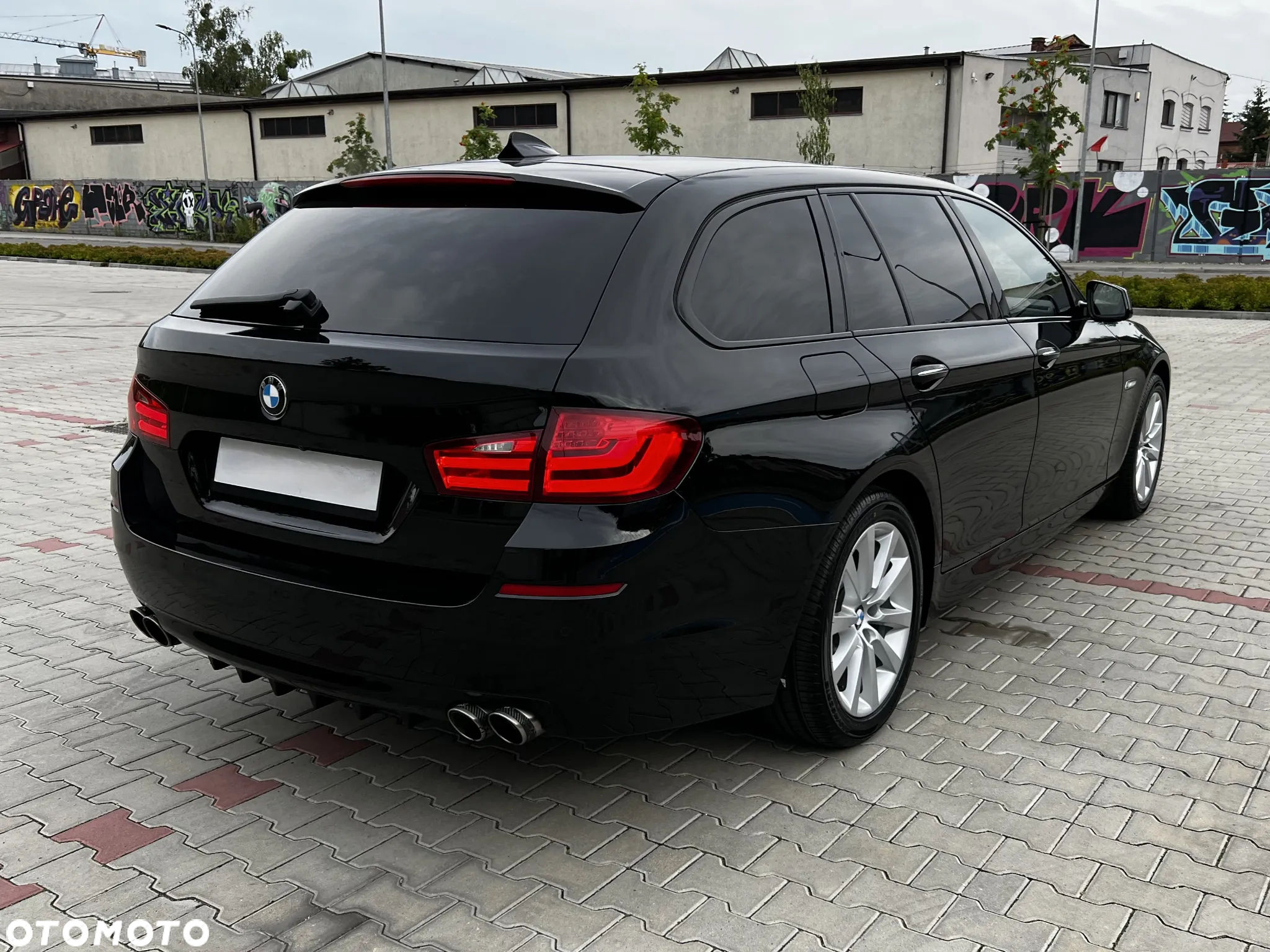 BMW Seria 5 528i Touring - 5