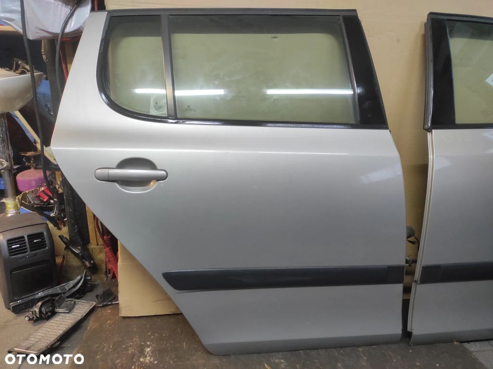 SKODA FABIA 2 HB DRZWI TYLNE PRAWE TYŁ PRAWY 9202 ZŁOTE WYSYŁKA !!!! - 1