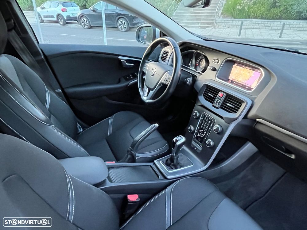 Volvo V40 2.0 D3 Momentum - 27