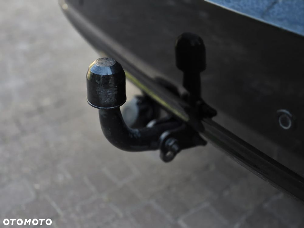 Toyota Avensis - 12