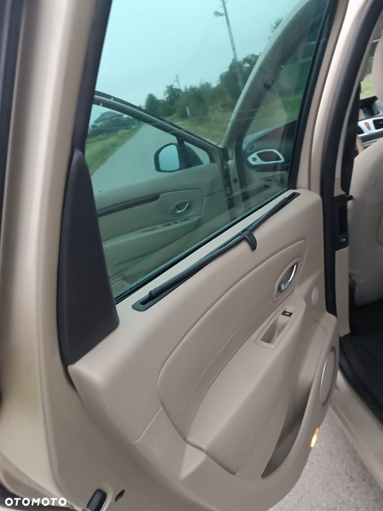 Renault Scenic 1.9 dCi Privilege - 10