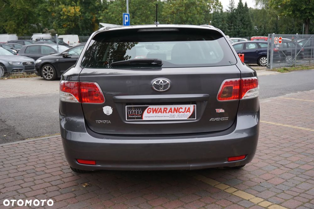 Toyota Avensis Combi 1.6 Comfort - 4